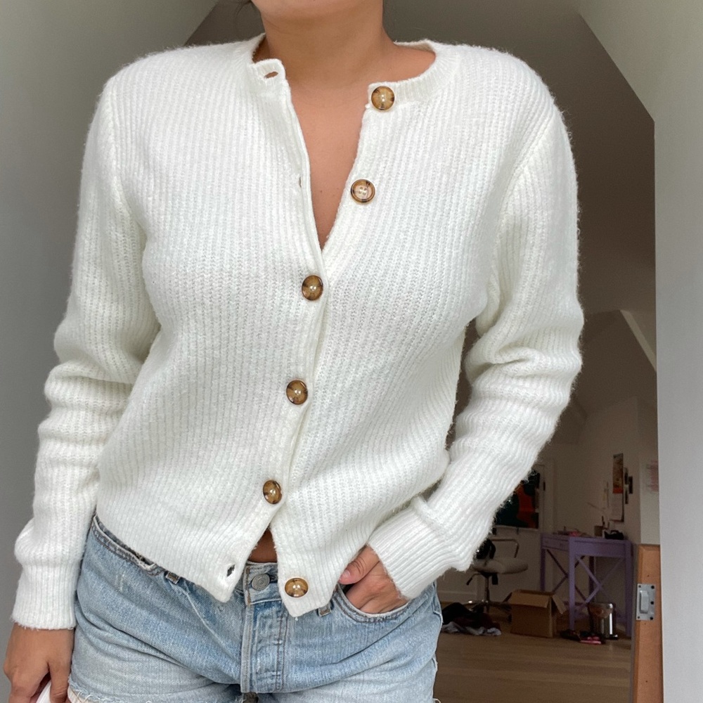 H&M off white sweater